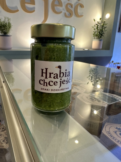 Przepyszne pesto bazyliowo-pistacjowe w słoiku Przepyszne pesto bazyliowo-pistacjowe w słoiku