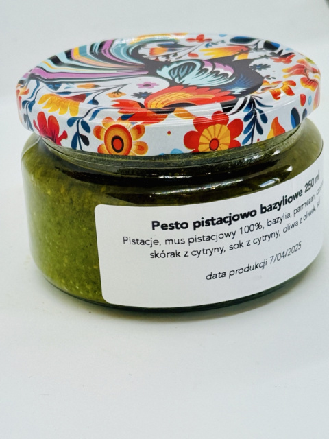 Przepyszne pesto bazyliowo-pistacjowe w słoiku Przepyszne pesto bazyliowo-pistacjowe w słoiku
