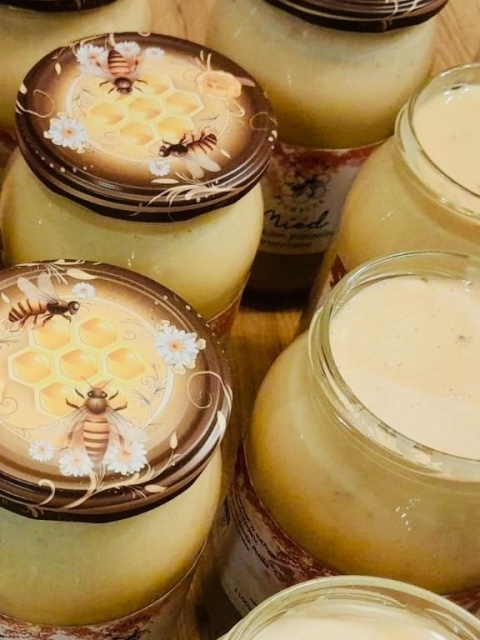 Miód wielokwiatowy z pyłkiem pszczelim i propolisem w słoiku