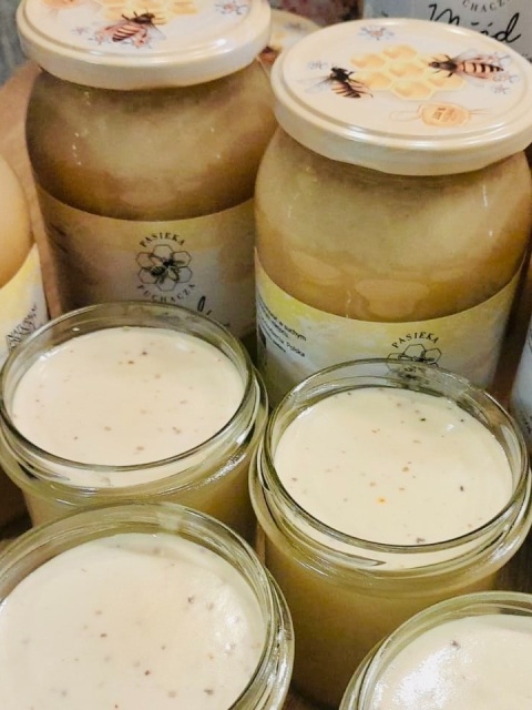 Miód wielokwiatowy z pyłkiem pszczelim w słoiku 1100g