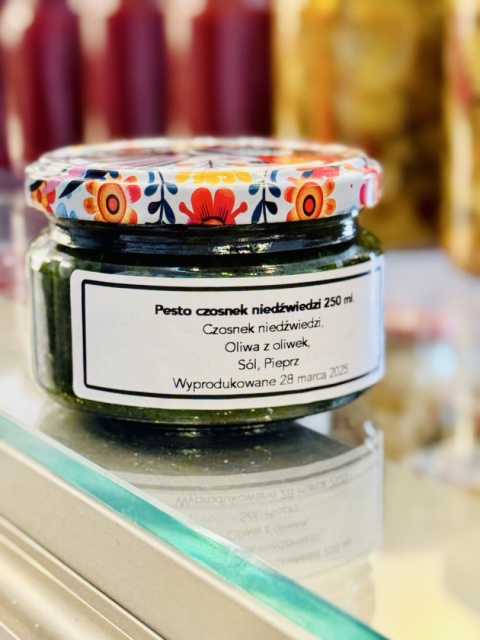 Rzemieślnicze pesto z czosnku niedźwiedziego w słoiku 250 ml Rzemieślnicze pesto z czosnku niedźwiedziego w słoiku 250 ml